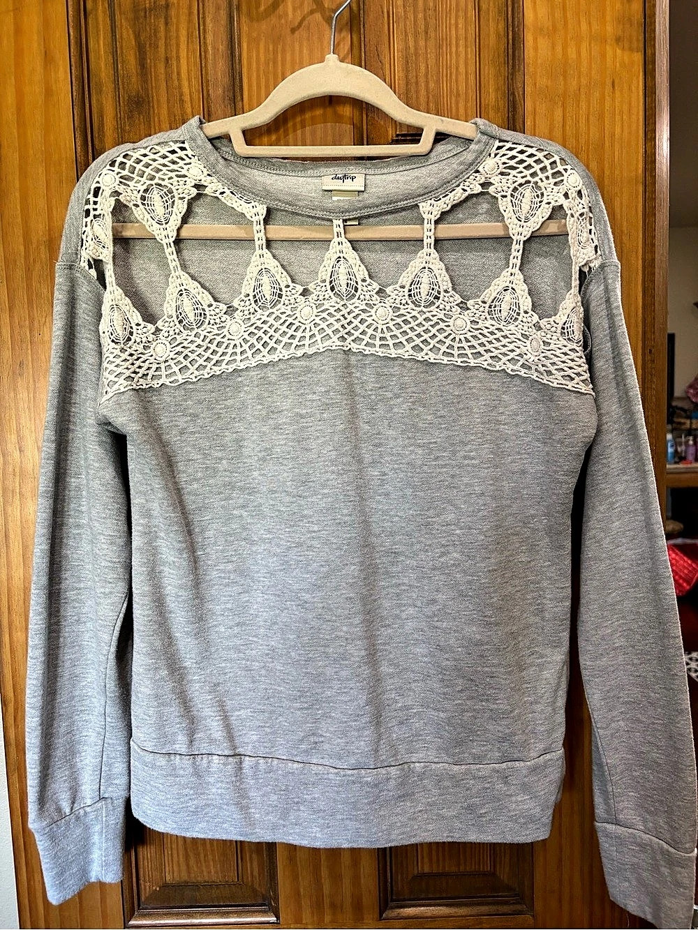 Daytrip Lace Yoke Sweatshirt in Gray & White Size Small Like New